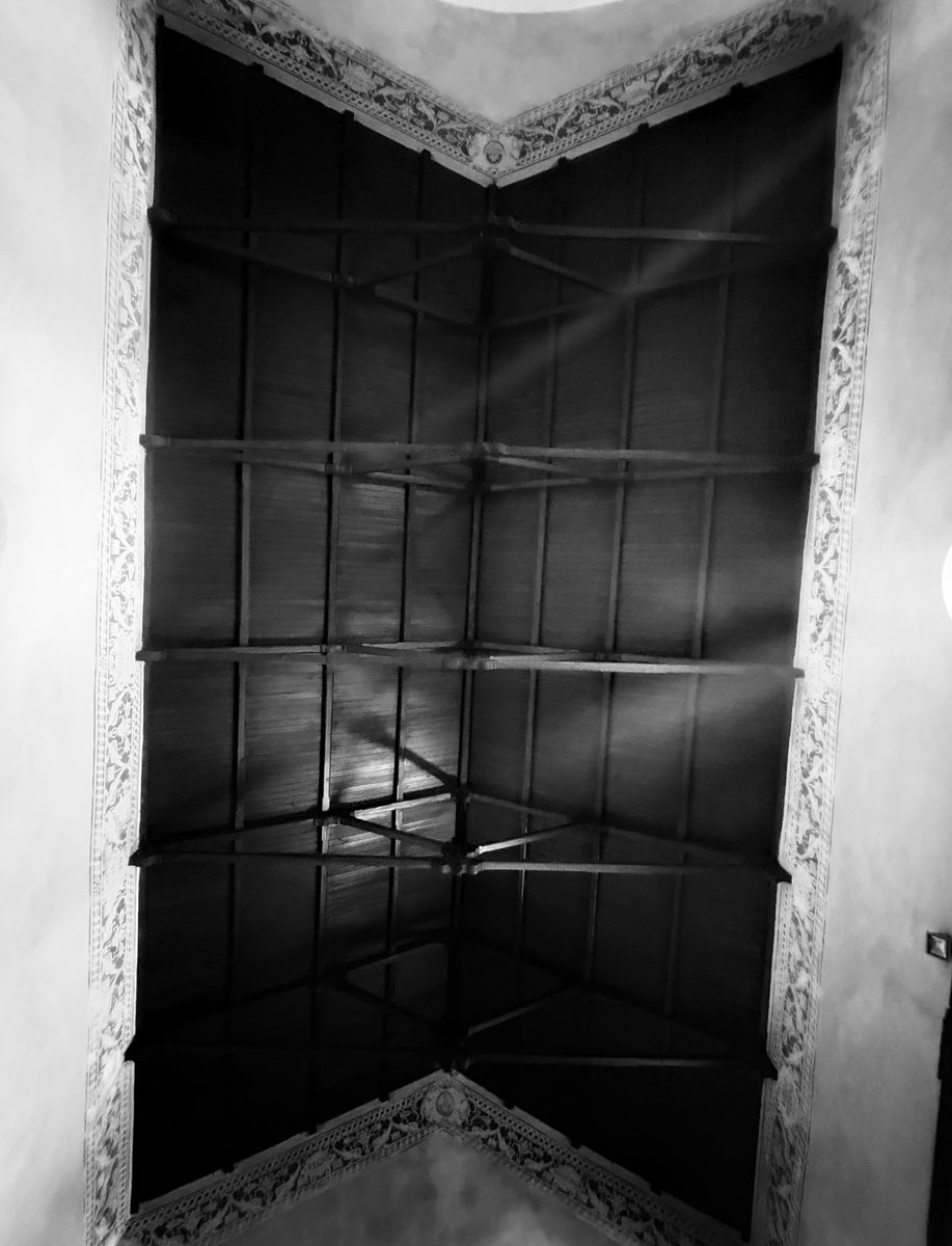 Alonein43672278's tweet image. #photography #blackandwhite #ceiling
