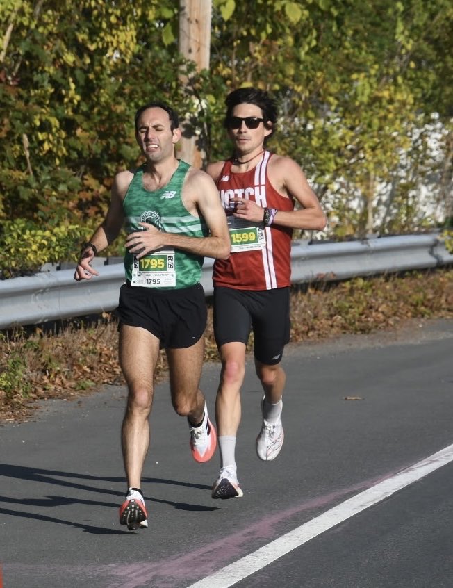 The lead men in the full marathon have passed the halfway mark in about 1:13:36!