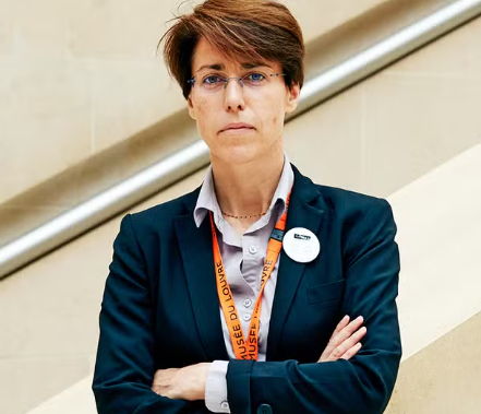 SirenesFR's tweet image. 🔴 ALERTE INFO | "Tout un symbole : pour la première fois de son histoire, le musée le plus visité au monde est protégé par une femme" (Le Monde, 2024)

♀️ Dominique Buffin est responsable de la sécurité du Louvre depuis 2024, première femme à occuper ce poste, dont Le Monde a