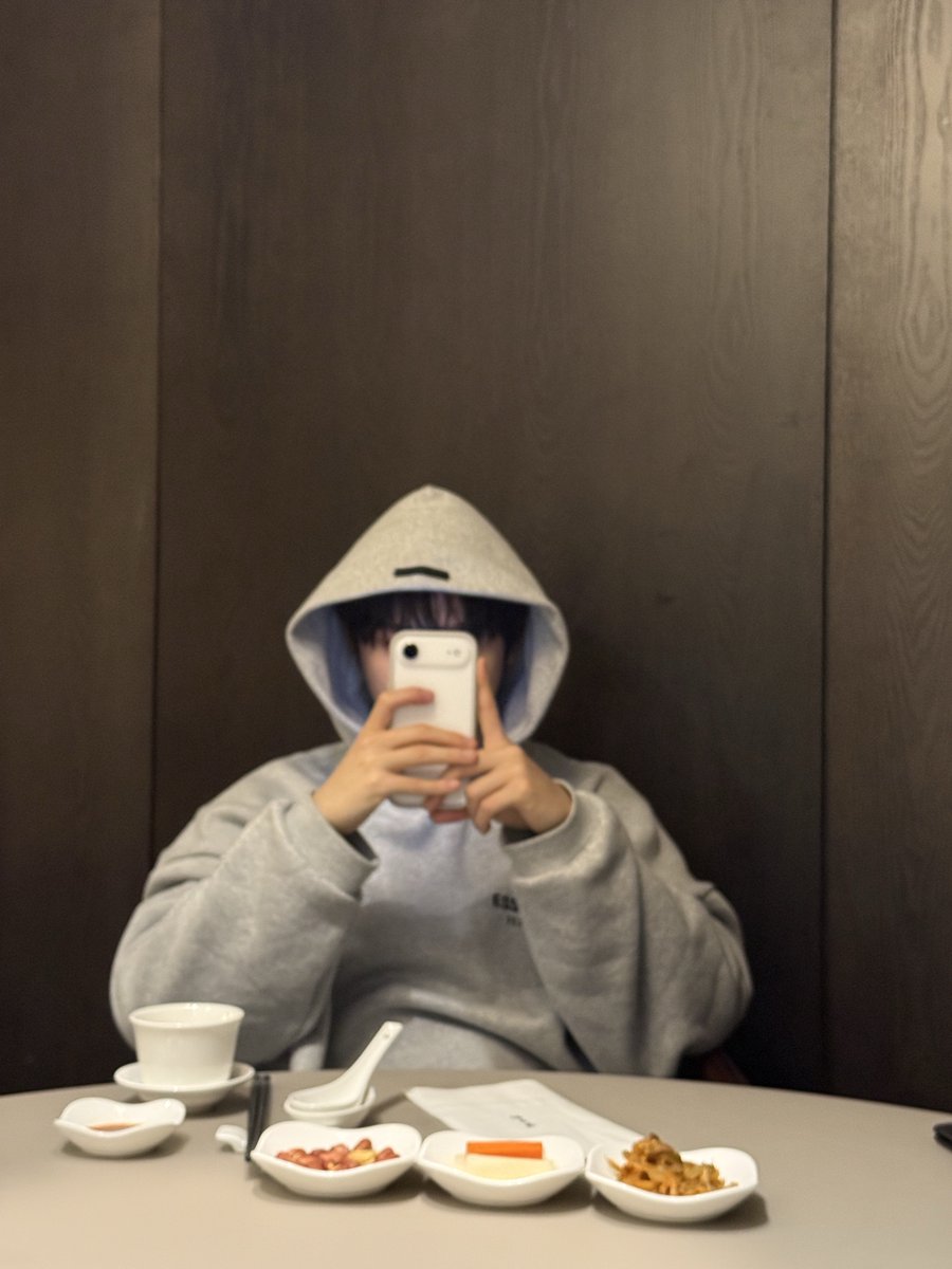 옛날에 찍었던 사진을 기억하고 또 같은 구도로 찍은건지 궁금하네 너무나도...,,,,
