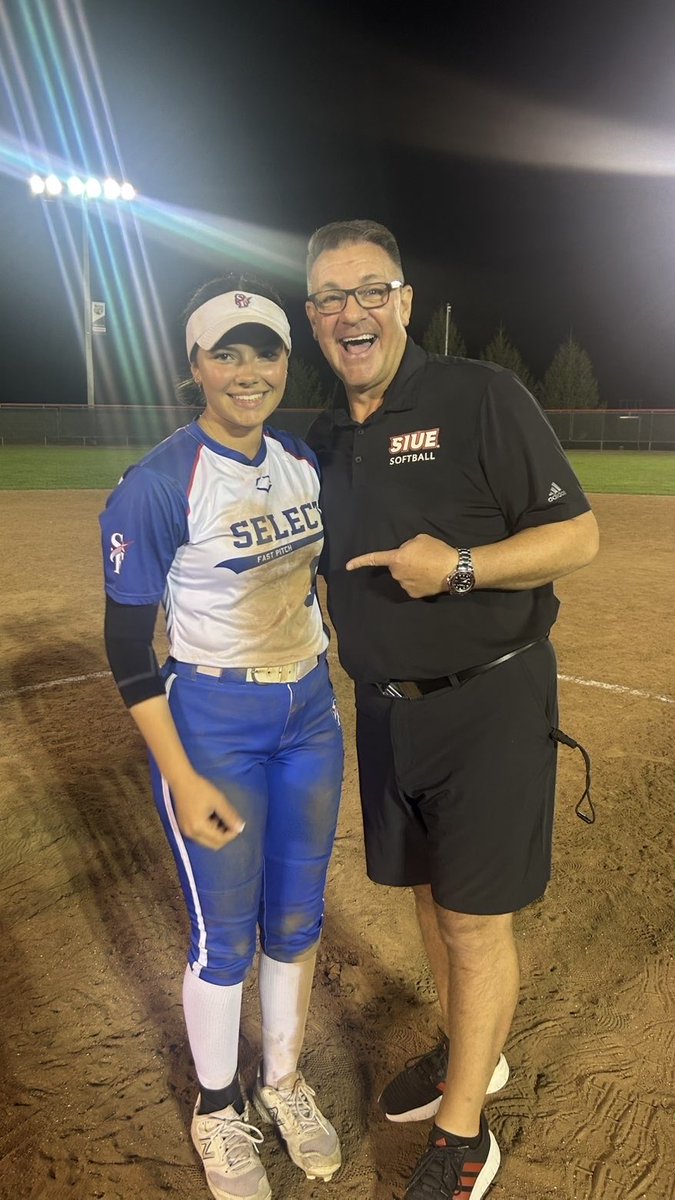 EmmalinGiancola's tweet image. Had a great time working with @SIUESB at their camp. I met some really great people and did some great drills. I really enjoyed the construction and feedback the coaches and players gave me. 
@CoachSorden @SelectFP_Backs @JBacksmeyer @ejonesrockchalk