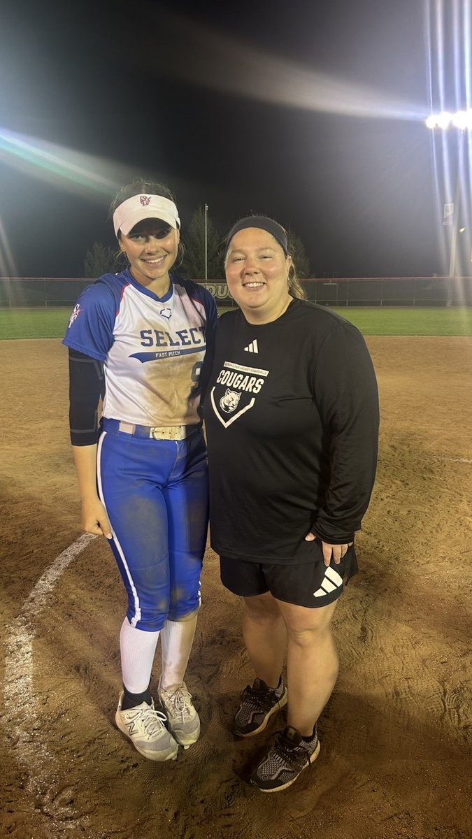 EmmalinGiancola's tweet image. Had a great time working with @SIUESB at their camp. I met some really great people and did some great drills. I really enjoyed the construction and feedback the coaches and players gave me. 
@CoachSorden @SelectFP_Backs @JBacksmeyer @ejonesrockchalk