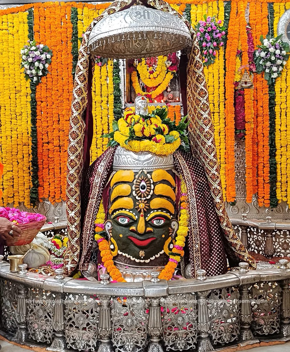 12Jyotirling's tweet photo. श्री महाकालेश्वर ज्योतिर्लिंग जी के आज के संध्या आरती शृंगार दर्शन 19.10.2025 https://t.co/d1T0KmWYM5