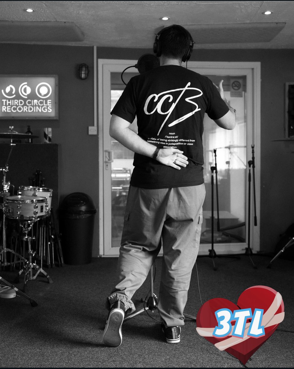 Who doesn’t like a back shot! 
Images arriving from the studio @thirdcirclerecordings 📸 @alexthomasmakes clothing @contrast_clothing_brand #3tl #poprock #newmusic