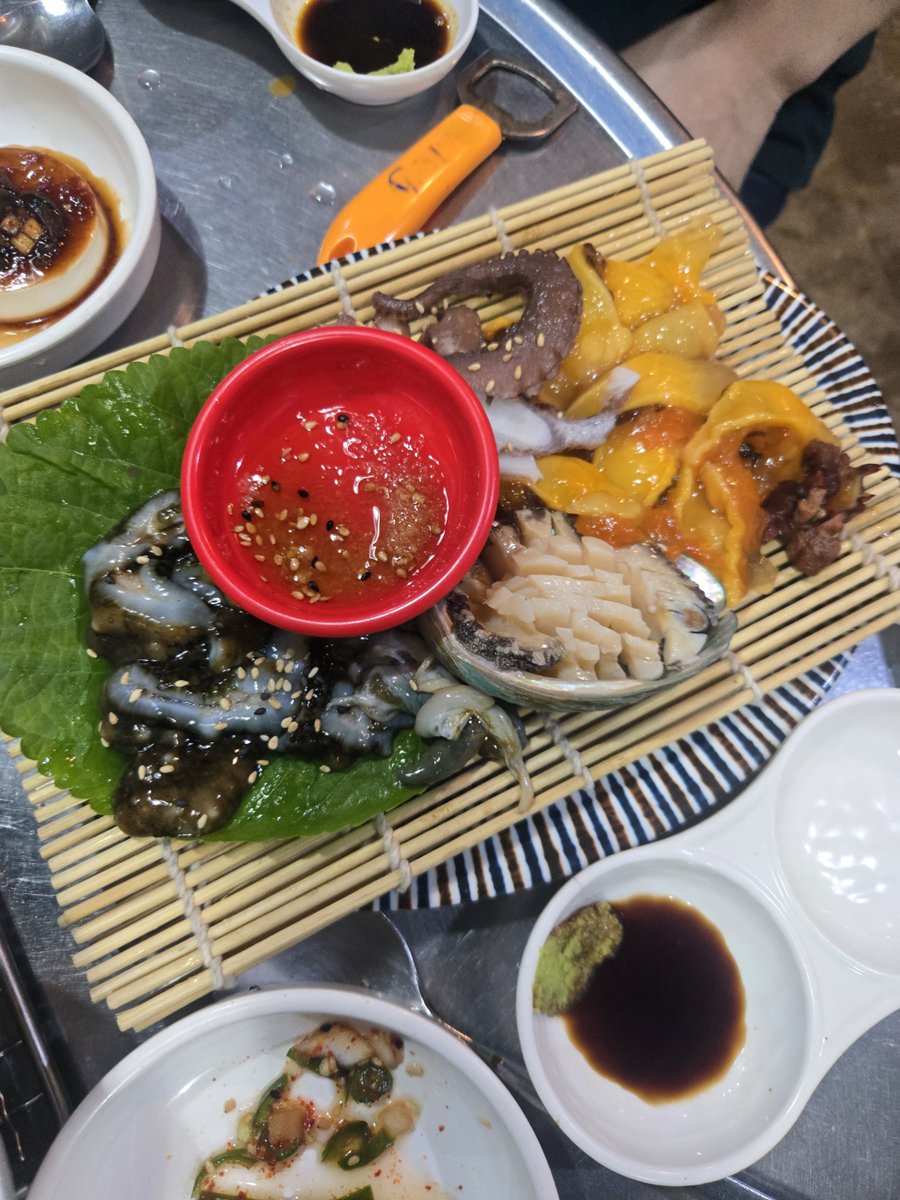 하이리스~ <a href="/irys_xyz/">Irys (✧ᴗ✧)</a>  단 화이팅!

주말 잘들 보내셨나요~ 

시안님이 회식라이트를 그리셨는데.. ㅋㅋ

저는 어제 회식후 숙취로 오늘 하루를 다~날린듯합니다.

1차 보쌈과... 

2차 조개구이에 홀려~ 마구 마셔대고...

오랜만에 너무 괴롭게 

일요일 하루를 보냈습니다 ㅋㅋ

하지만 맛있는