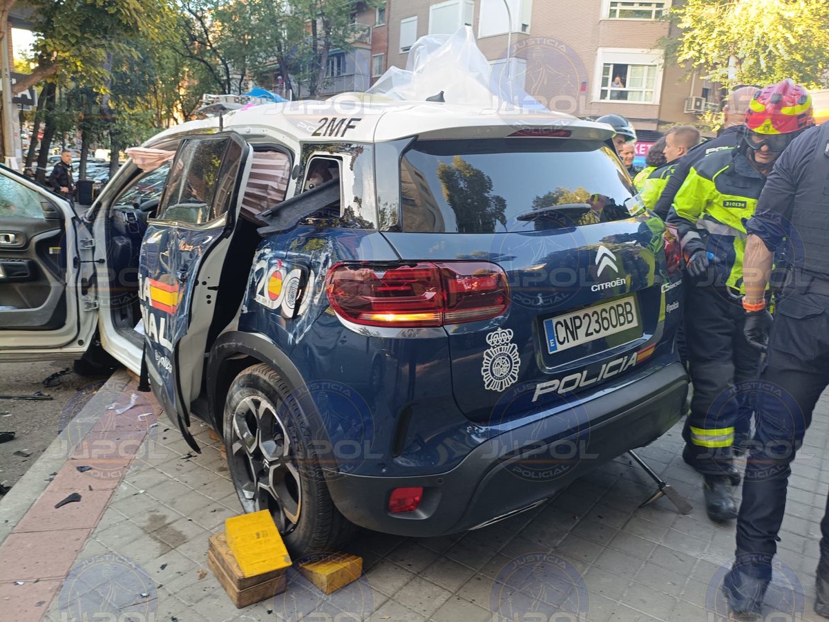 JupolNacional's tweet image. Cuatro agentes heridos en Ciudad Lineal al colisionar un coche de la Policía Municipal y otro de la Policía Nacional, vía @elmundoes

«Uno de los policías nacional fue trasladado al hospital con pronóstico potencialmente grave»

💪Desde JUPOL enviamos TODO NUESTRO APOYO a los…