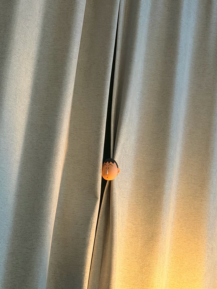 doyoung 💬

“i have something i wanna show you kkkk”
[pic]
“look at this kekekekekekeke”
“it’s a car air freshener”
“but if i air out (the house) with the windows open”
“i feel like the scent might ride in on the breeze”
“so i set it up like that”
“wouldn’t bo-chan’s scent ride