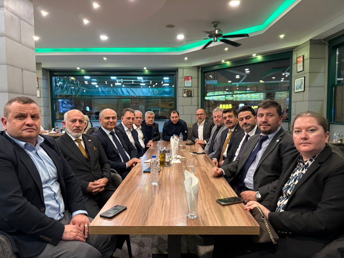 📍ESSEN 

Essen Başkonsolosu Taylan Bey ve UİD Ruhr bölgesi yönetimi ile bir araya gelerek değerlendirmelerde bulunduk.