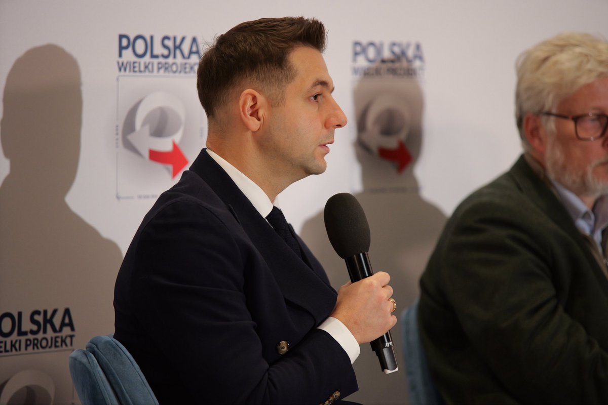 W którą stronę zmierza Unia Europejska? Na ten temat dyskutują:
- prof. Ryszard Legutko 
- europoseł <a href="/PatrykJaki/">Patryk Jaki</a> 
- prof. Marek Cichocki 
- Bronisław Wildstein 
Transmisje można oglądać tutaj youtube.com/live/8rIssSUcn…