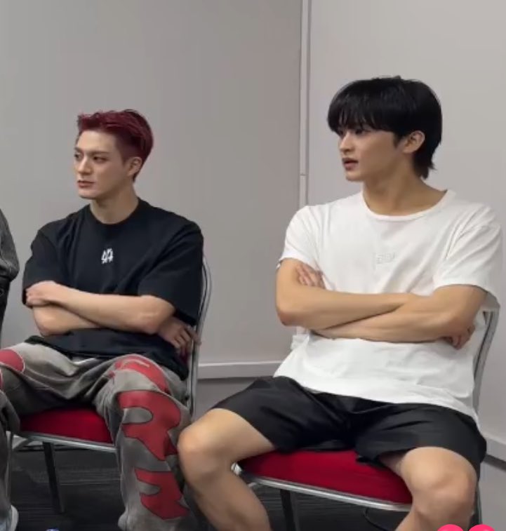 remermarkram's tweet image. ดุมั้ย                                             ดุนิดเดียวจ้า