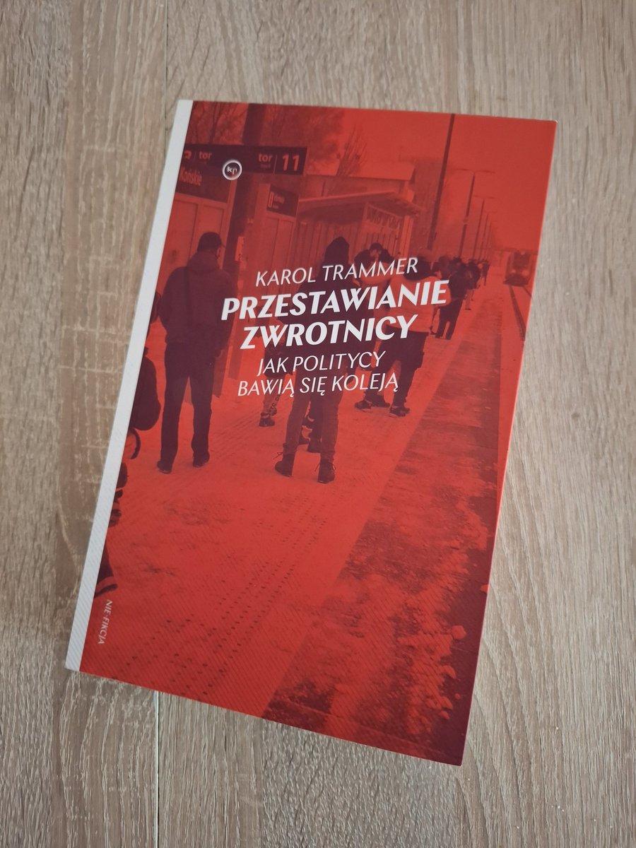 #11

"Przestawianie zwrotnicy" - Karol Trammer

Poprzednia książka Trammera była rewolucyjna, ta jest raczej podsumowująca. Choć możliwe, że po prostu teraz jestem bardziej w temacie.

Nadal - jako kompendium wiedzy o współczesnej polskiej polityce zbiorkomowej - bezcenne.