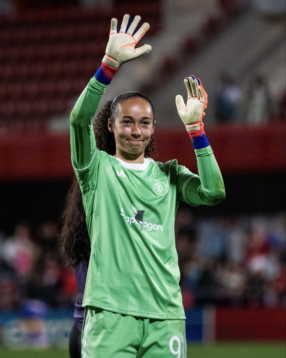 UWCL's tweet photo. Back-to-back clean sheets 🧤👏

Happy birthday, @phallon91 🎂

#UWCL https://t.co/cf6uZIqAEa