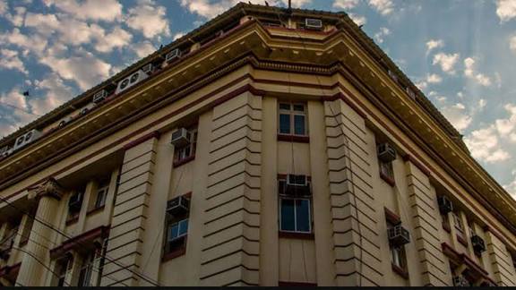 End of an era🥹From heritage to decline

Calcutta Stock Exchange may mark its last Diwali ahead of voluntary exit
 It is one of oldest stock exchanges in Asia.Established in 1908, the 117-year-old exchange once competed with the Bombay Stock Exchange in trading volumes and served