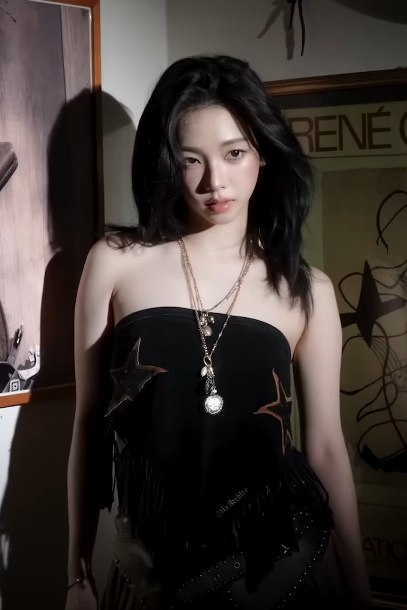 hourly karina tweet media