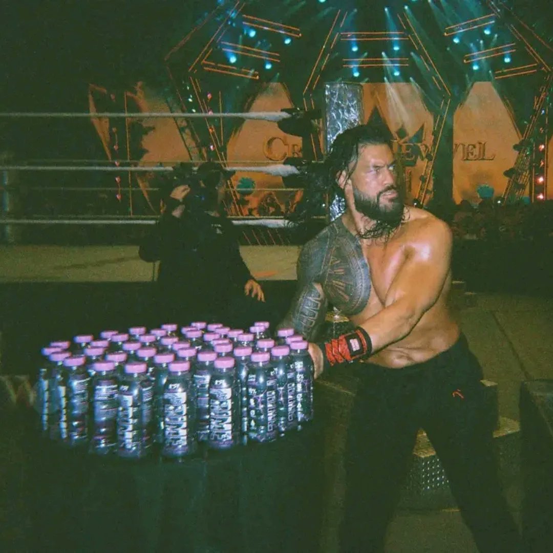 it looks like a promotional photo😭