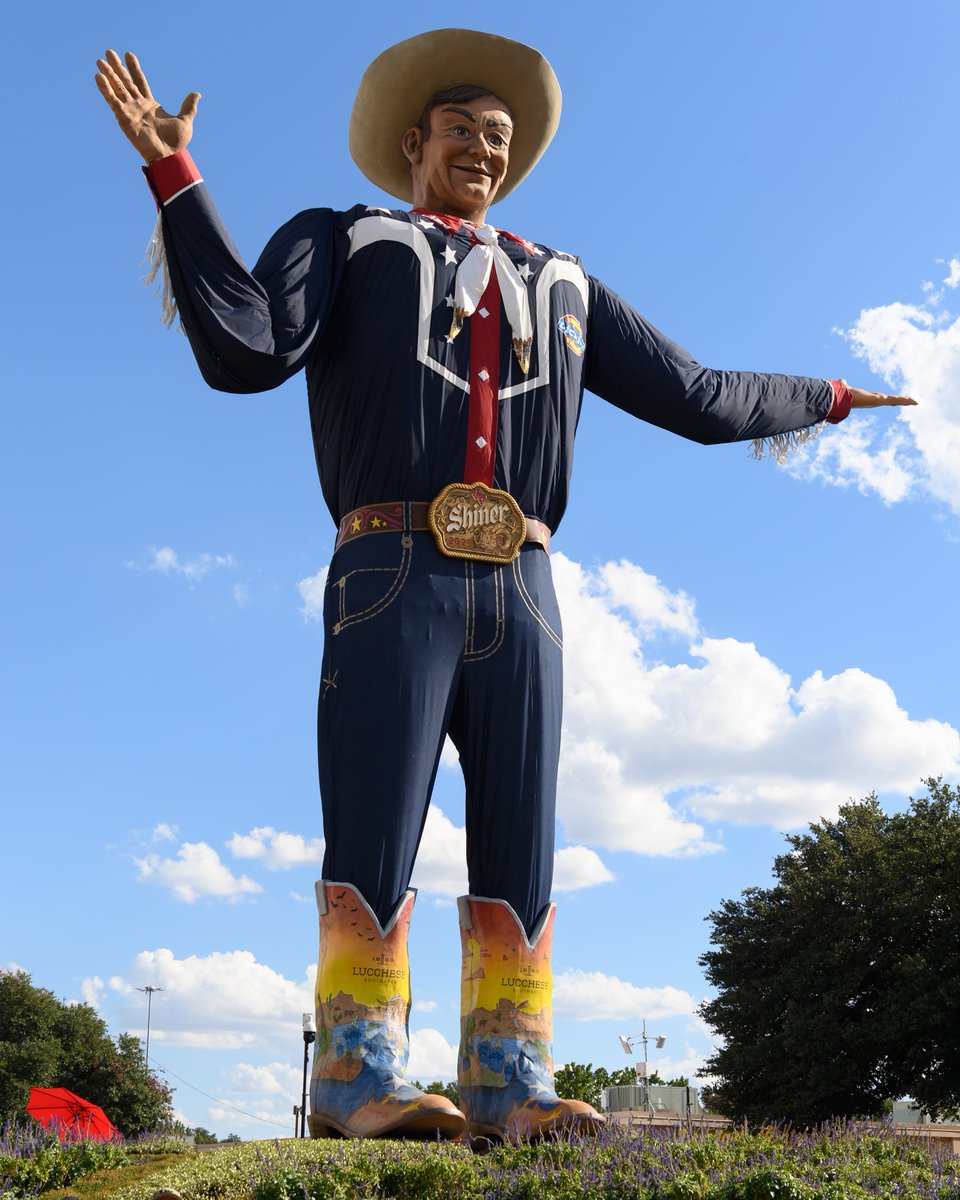 One last day of "Howdy, Folks!" 
👔: <a href="/Dickies/">Dickies</a>, <a href="/Lucchese1883/">Lucchese</a>, <a href="/ShinerBeer/">Shiner Beer</a>