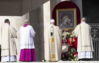 #SantosParaTodos: San José Gregorio Hernández Cisneros y Santa Madre Carmen Rendiles Cisneros Martínez ya han sido elevados a los altares.

En la homilia de canonización <a href="/Pontifex_es/">Papa León XIV</a> llamó a terminar las guerras, desechar la violencia y fortalecer el diálogo para asegurar por