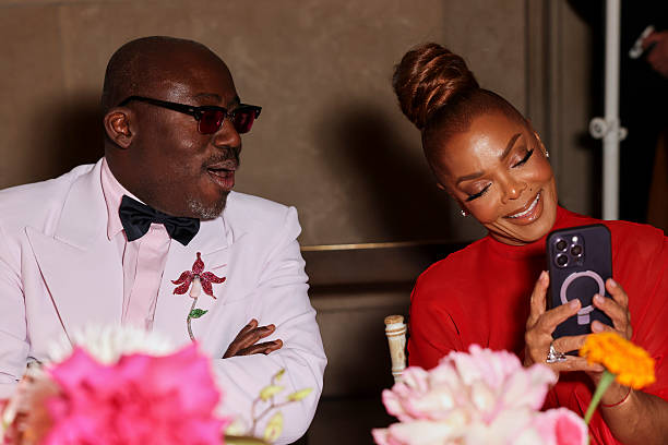 JANETbrsite's tweet photo. Janet Jackson looked STUNNING last night at the inaugural British Museum Ball in London. 

🇧🇷 Quando ela quer, ela consegue... Janet entregou TUDO no look ontem no British Museum Ball em Londres. https://t.co/f203IjeEQV