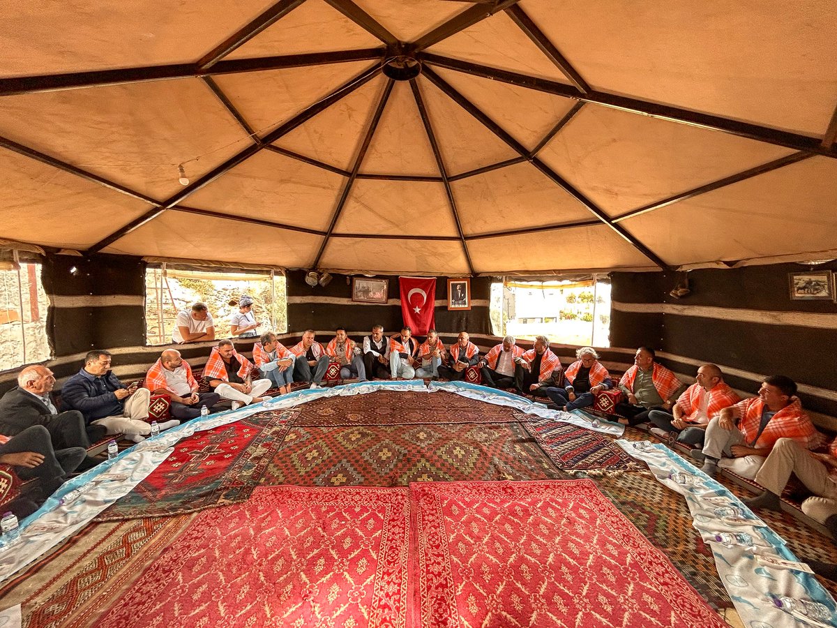 Yönetim Kurulu Sayman Üyemiz Murat Totoş ve Yönetim Kurulu Üyemiz Behçet Ülker, Yörük Türkmen Gençliği Yardımlaşma ve Dayanışma Derneği Başkanı Ömer Köroğlu’nun ev sahipliğinde gerçekleştirilen Yörük İş Birliği Buluşması’na katıldı. Honamlı Hayvancılık Tesisi’nde düzenlenen