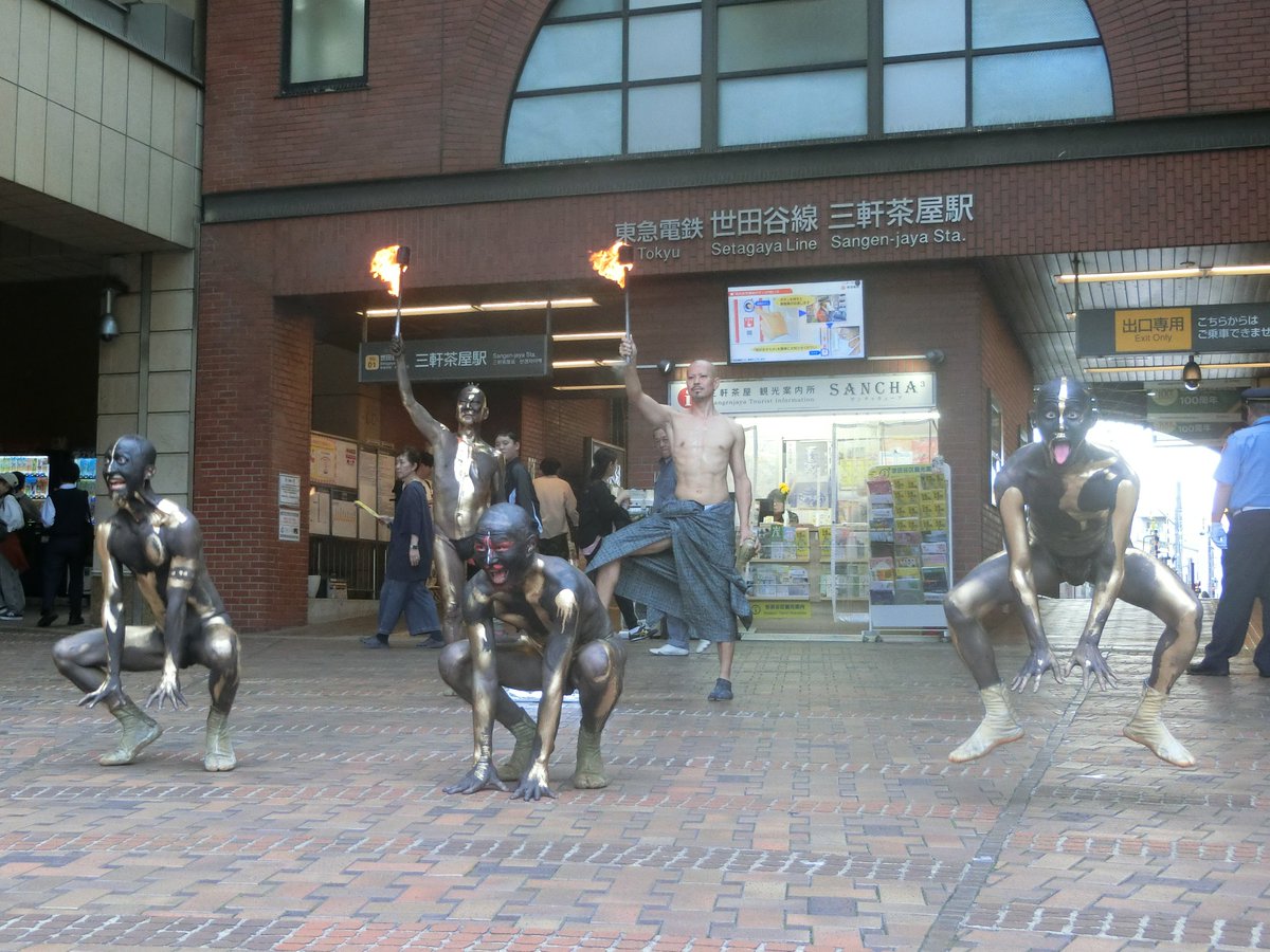 yoyokade's tweet photo. 三茶de大道芸2025 10.18
 大須大道町人祭から一週間後、再び遭遇～🤯
 #大駱駝艦
 #三茶de大道芸
 #世田谷アートタウン
 #三軒茶屋 https://t.co/dyMET63e4h