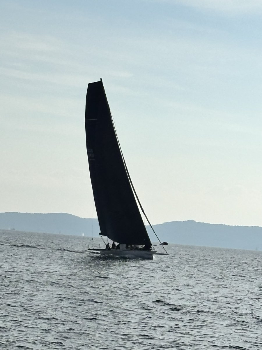 Pobjednici…
Razguzili su.
Odmakli su svima za sat vremena miminalno