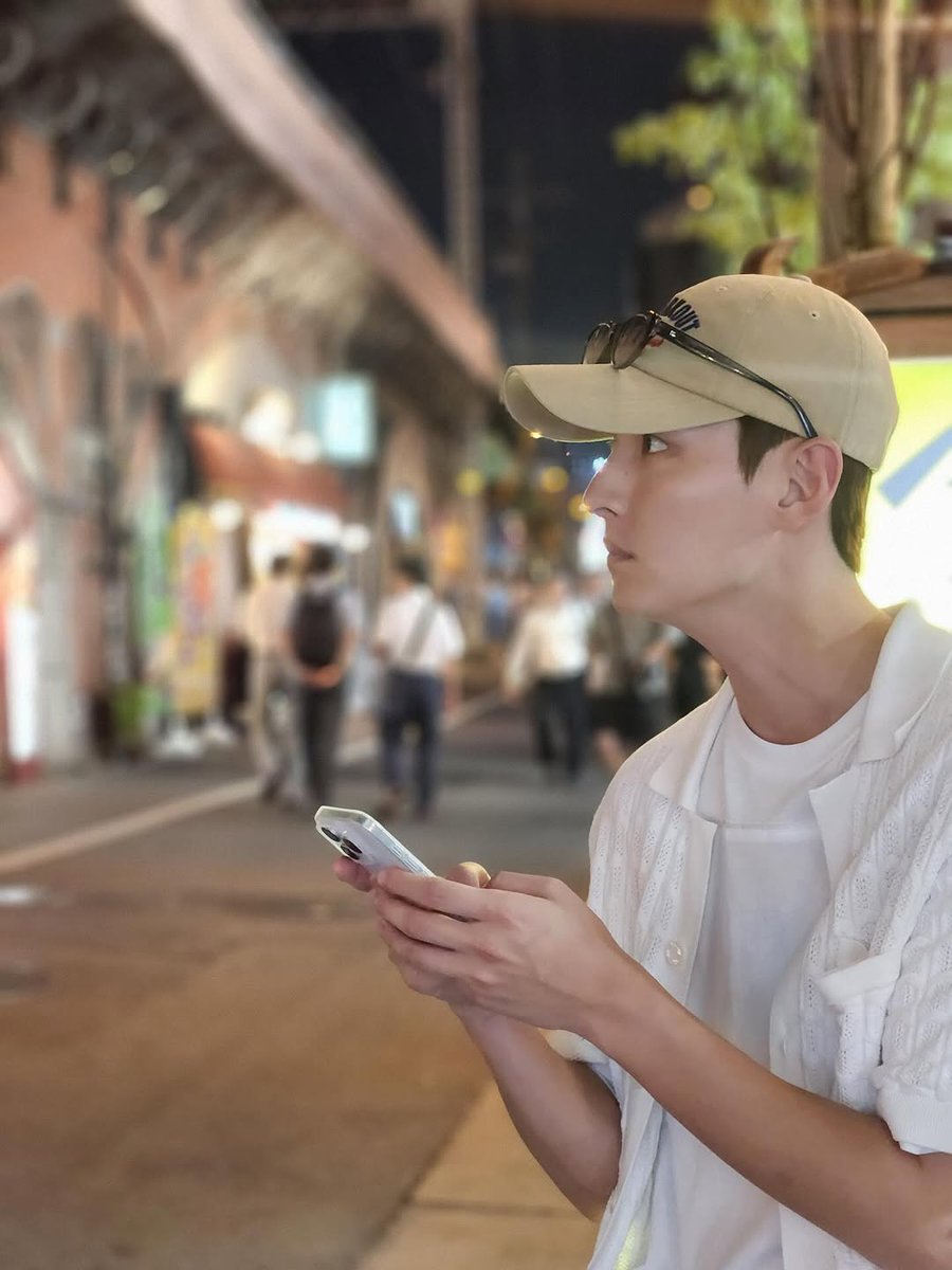 nungguin ayangku yang masih dandan. katanya mau jalan jalan <a href="/nanawuoa/">ⵌ 냐냐 ֶָ֢ᐟ</a>