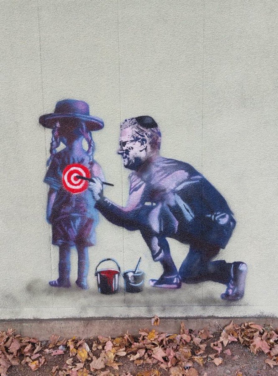Banksy has been in Hull with another political masterpiece. 👏👌👍✊