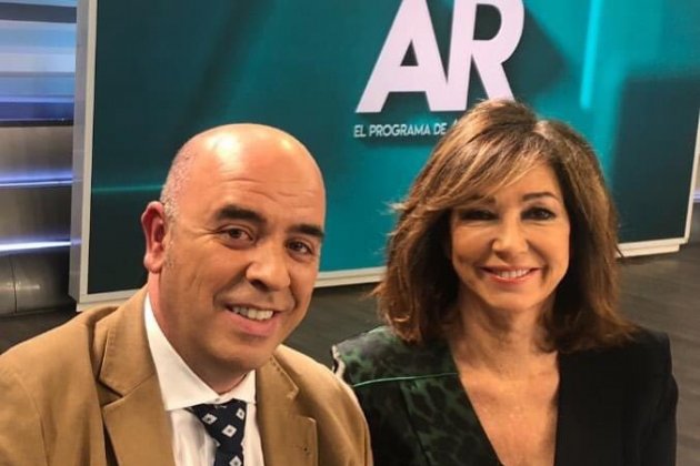FonsiLoaiza's tweet image. La neonazi Isabel Peralta ha liderado una manifestación fascista contra un centro de acogida de personas sin hogar. Su padre fue miembro de Falange, concejal del PP de Cospedal y es tertuliano con Ana Rosa Quintana.
