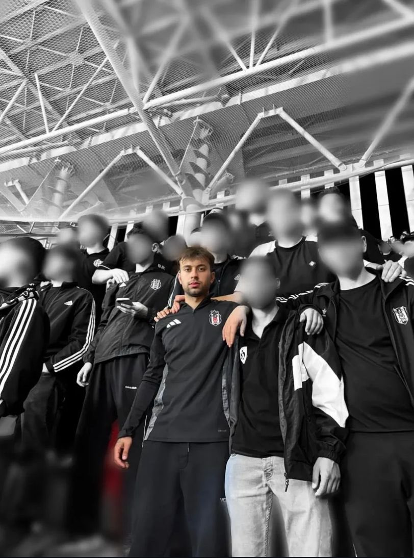 AY OLDU, YIL MI OLSUN?

Bir aydır cezaevinde tutulan kardeşimiz için özgürlük istiyoruz! Kulüp ve yetkililer gerekli adımları atıyor mu? Biz, Beşiktaş için her şeye göğüs geriyoruz, vefasızlık bu camiaya yakışmıyor… #ŞahinSelaDalkılıçİçinÖzgürlük