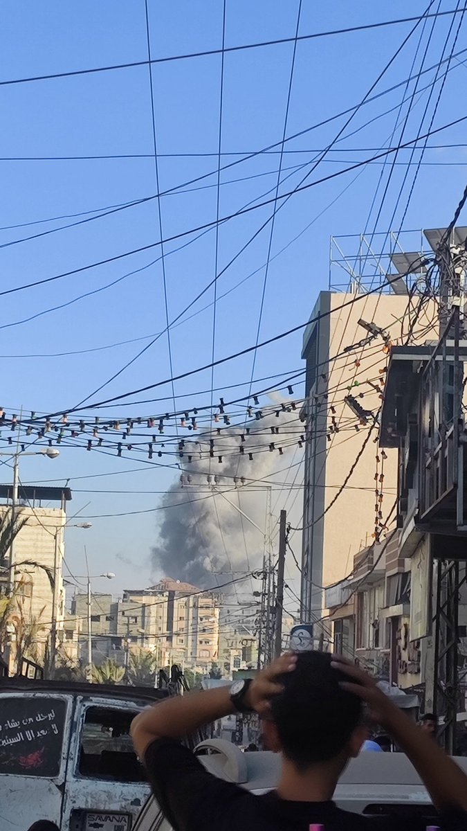 mohannad1789941's tweet image. People in Gaza are in shock now after the occupation broke the truce and bombed a house containing children and women. 
No one in Gaza is okay 
gofundme.com/f/DONATE-HELP-…