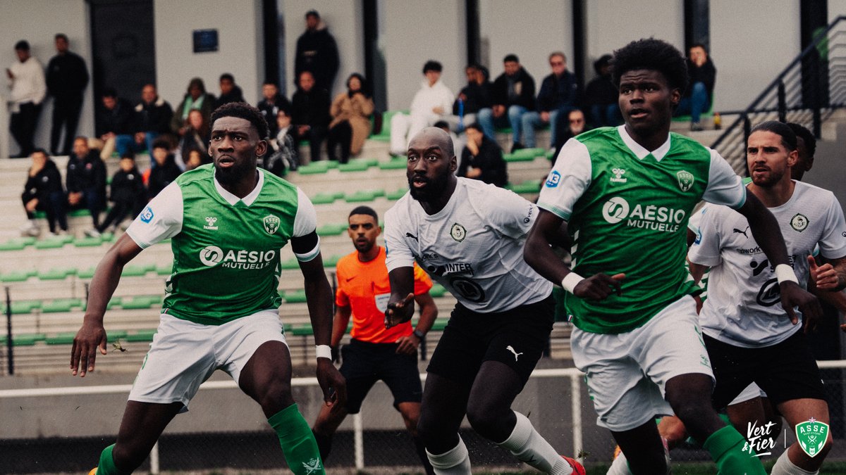 ASSEofficiel's tweet photo. 45e+1 : ⏸️ C’est la pause au Centre sportif Robert-Herbin ! Malgré la domination, les Verts n'ont pas réussi à concrétiser les occasions !

💚 0-0 ⚪️ #ASSESOR - #N3 https://t.co/lrwAjB8MYz