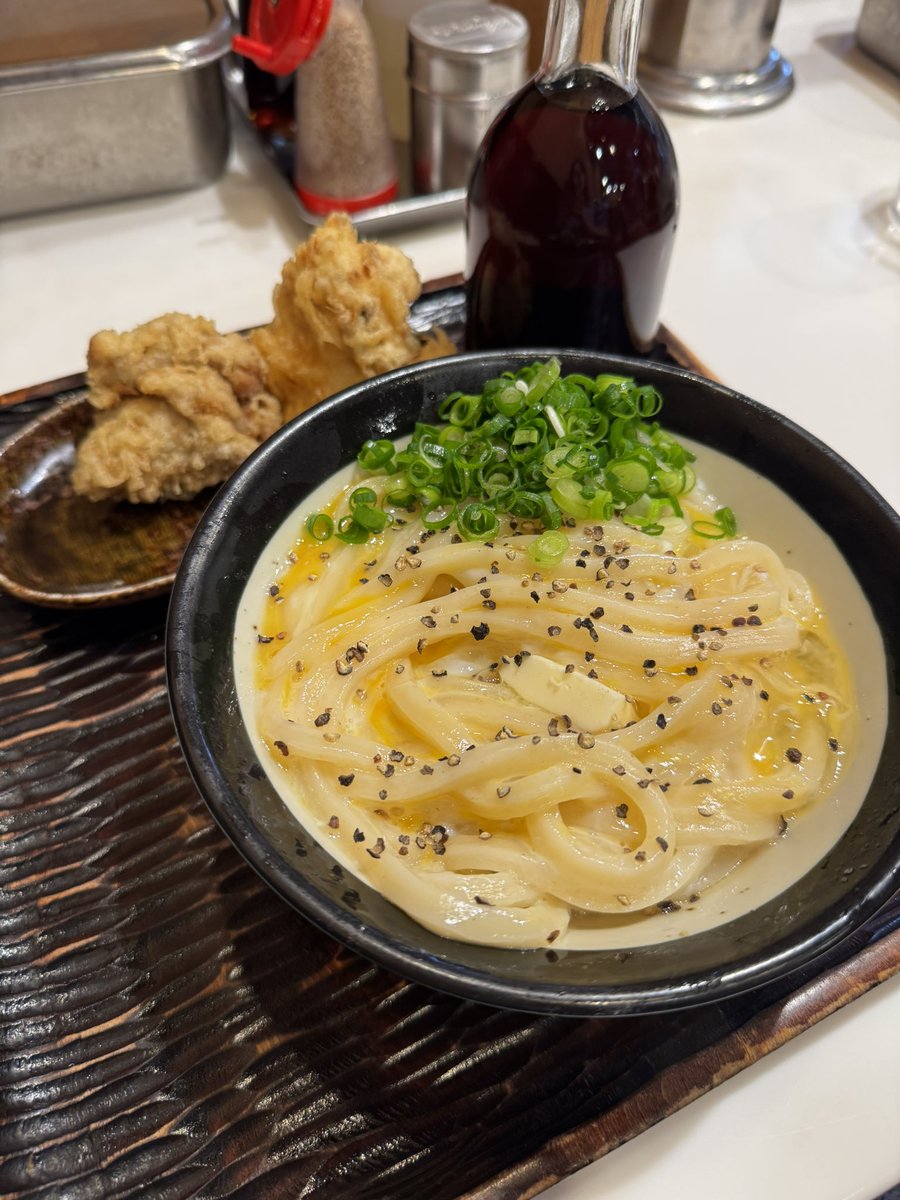 昨日は神保町で丸香チャンスが！！！確か田辺さんがオススメしていたわかめうどん、わかめがシャキシャキで美味しく、しかもわかめがたくさん入ってて美味しかった😋カルピスバターが入った釜玉も、胡椒がいい感じに効いててこれもまた美味だった💙神保町に行く機会が減ったけど、やっぱり楽しい街✨