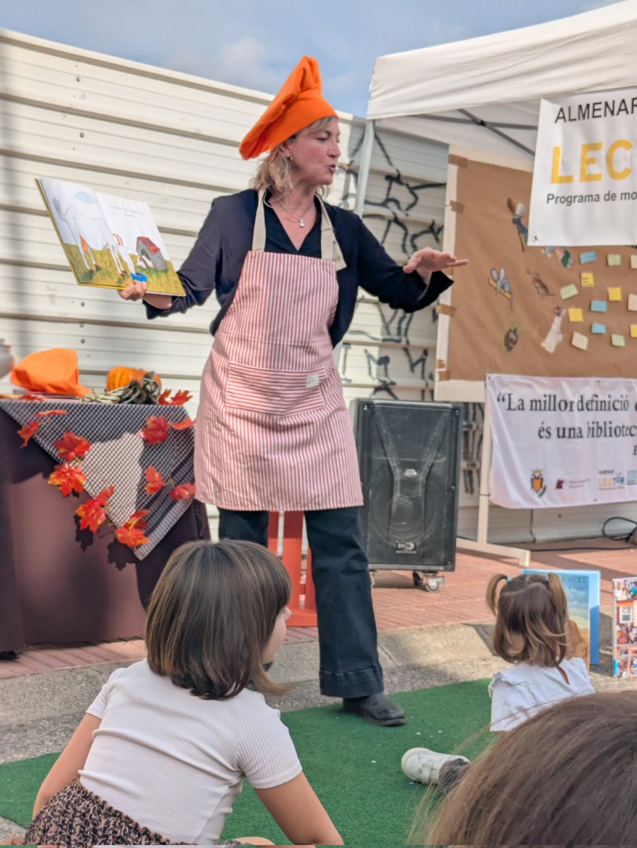Contes per menjar! 
Aquest matí hem gaudit de l'hora del conte amb la Gina Clotet! Gràcies per donar-nos a conèixer tantes històries!