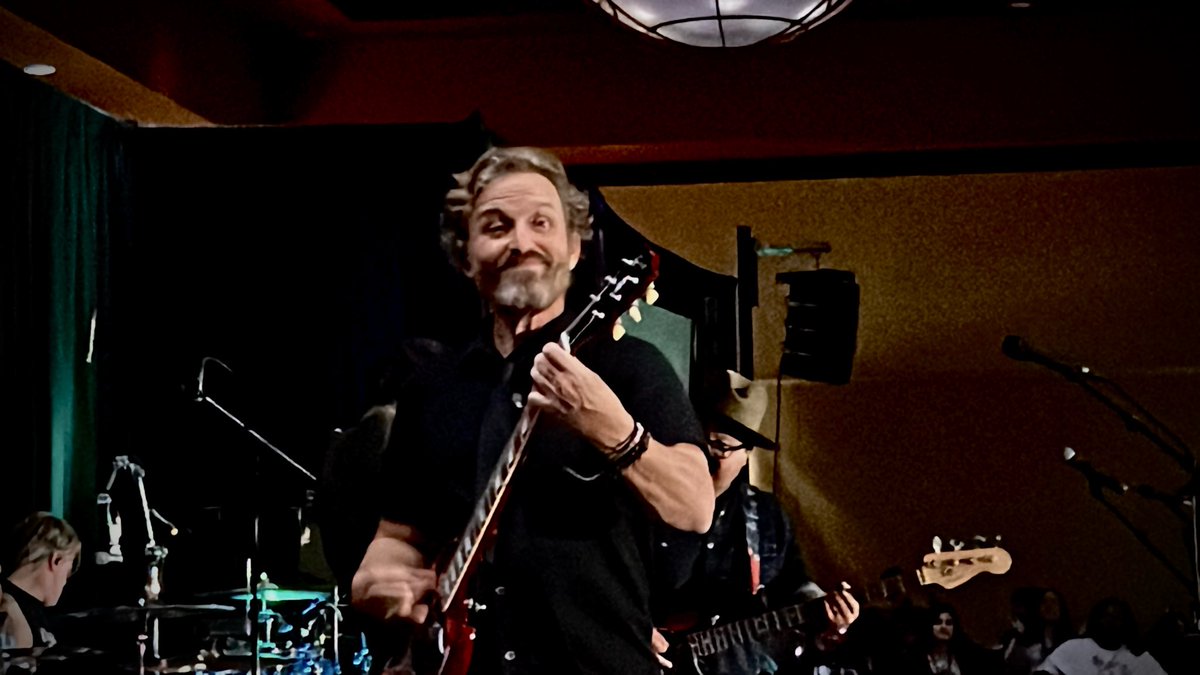 RobBDaily's tweet photo. A little blurry, but a pic I took in 2024 at #CharCon where he is almost looking right at me. ❤️ https://t.co/wzoHb5vKJ6