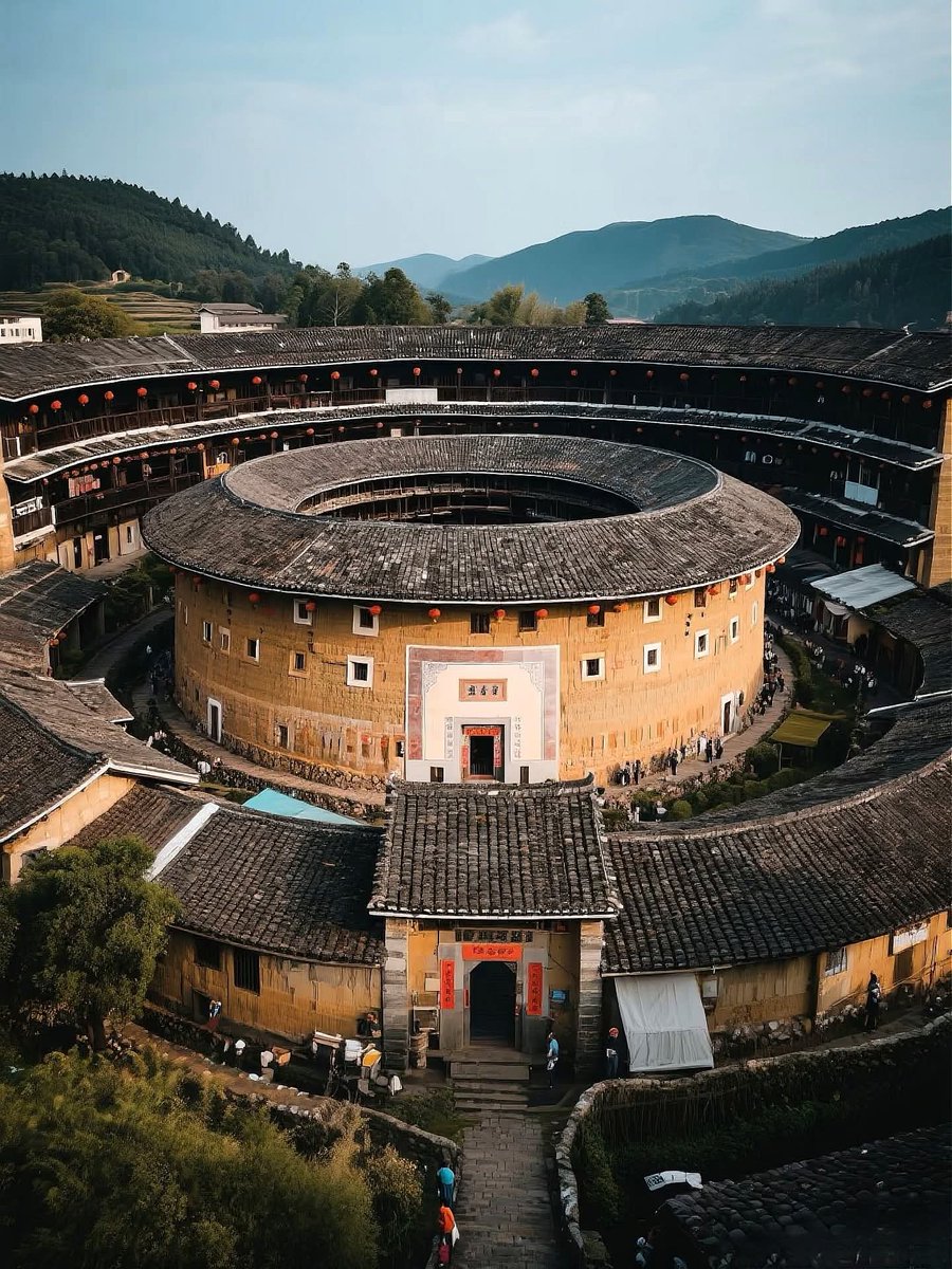福建土楼，中国人自己的“东方古堡”。