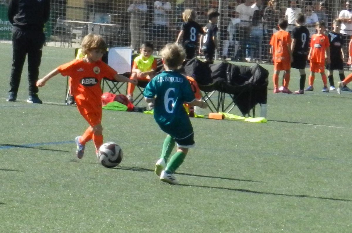 CD Parquesol (@cdparquesol) on Twitter photo 🏆 ¡Victoria contundente del Atlético Prebenjamín! 🧡
Nuestros peques disputaron la cuarta jornada de liga y firmaron un auténtico partidazo, imponiéndose por 14-0 al C.D. Boecillo.
Con este resultado, el equipo se sitúa líder en la clasificación 👏⚽️
#VamosParquesol 🏆 ¡Victoria contundente del Atlético Prebenjamín! 🧡
Nuestros peques disputaron la cuarta jornada de liga y firmaron un auténtico partidazo, imponiéndose por 14-0 al C.D. Boecillo.
Con este resultado, el equipo se sitúa líder en la clasificación 👏⚽️
#VamosParquesol