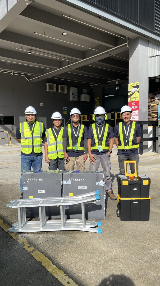 kcmroyal's tweet photo. Starlink installation #ElonMusk #starlink https://t.co/tbeQuv7fqG