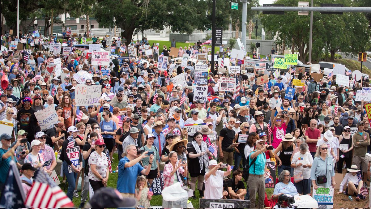 No Kings is trending.  Democrats don't like Trump.  I don't like Democrats or Republicans so my Sunday Slogan is NO KISSING UP TO BILLIONAIRES.  Capitalism is killing us. #SocialistSunday #NoKings is a DNC side show.