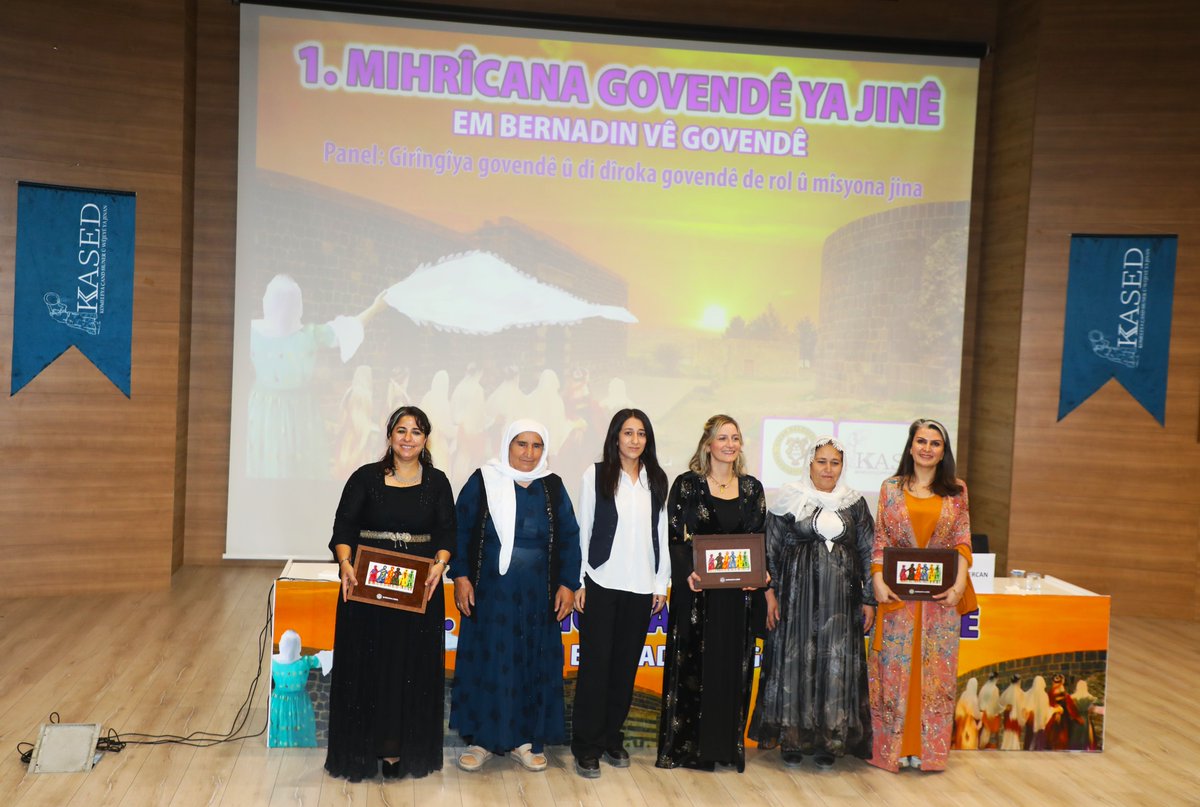 Biz Bu Halayı Bırakmıyoruz

1. Kadın Govend Festivali, Belediyemiz Konferans Salonunda düzenlenen panel programı ile devam etti.

Moderatörlüğünü Saliha Ayata’nın yaptığı panele, Sezen Mercan ve Deniz Terecere panelist olarak katıldı.