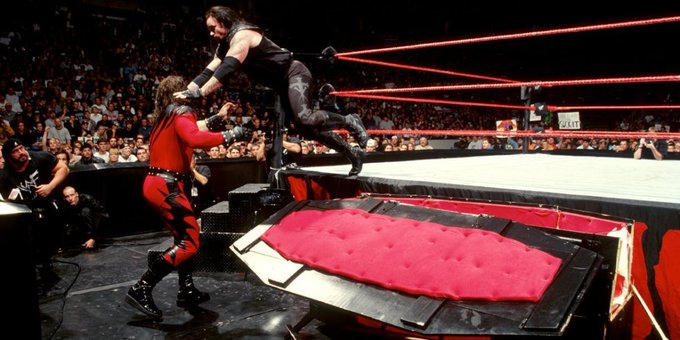 wrestle_hist's tweet photo. 10/19/1998
The Undertaker vs. Kane in a Casket Match ended in a No Contest on RAW from the Bradley Center in Milwaukee, Wisconsin.
#WWF #WWE #WWERaw #Undertaker #ThePhenom #TheDeadMan #RestInPeace #Kane #TheBigRedMachine #CasketMatch https://t.co/DytTYwP928