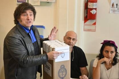 Desde que es presidente, Milei atacó entre otros a:

-Jubilados
-Discapacitados
-Mujeres
-Colectivo LGBT+
-Científicos
-Universidades
-El Garrahan
-Madres y abuelas de Plaza de Mayo
-Desaparecidos y familiares
-Trabajadores del estado
-Industria nacional
-Bonaerenses
-Peronistas