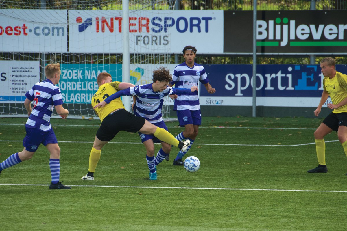 Oliveo 3 <a href="/OliveoVoetbal/">Oliveo Voetbal</a>  tegen <a href="/svduindorp/">Duindorp SV</a> 2, video verslag:

youtu.be/FXG5L9_ZkoM

En wat actie foto's:
icloud.com/sharedalbum/#B…

-- #voetbal #doelpunten #duindorp #pijnacker