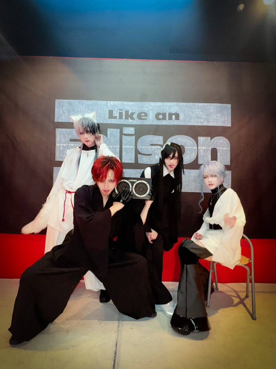 Like_an_Edison's tweet photo. 【大阪店】本日はJILUKA 『JLK HALLOWEEN PARTY 2025 』を開催しました✨

お客様からのQ&A中心のトークではLIVEの時のメンバーとは印象が違うトーク力抜群のメンバーを見れたのではないでしょうか👏
本日撮影したチェキも大切にしてくださいませ💖

JILUKA 10th Anniversary WORLD TOUR 2025
「THE KVLT」-JAPAN-も残すは
WORLD FINAL11月18日（火）
新宿 Zepp Shinjuku を残すのみ‼
是非ご参加下さい🔥