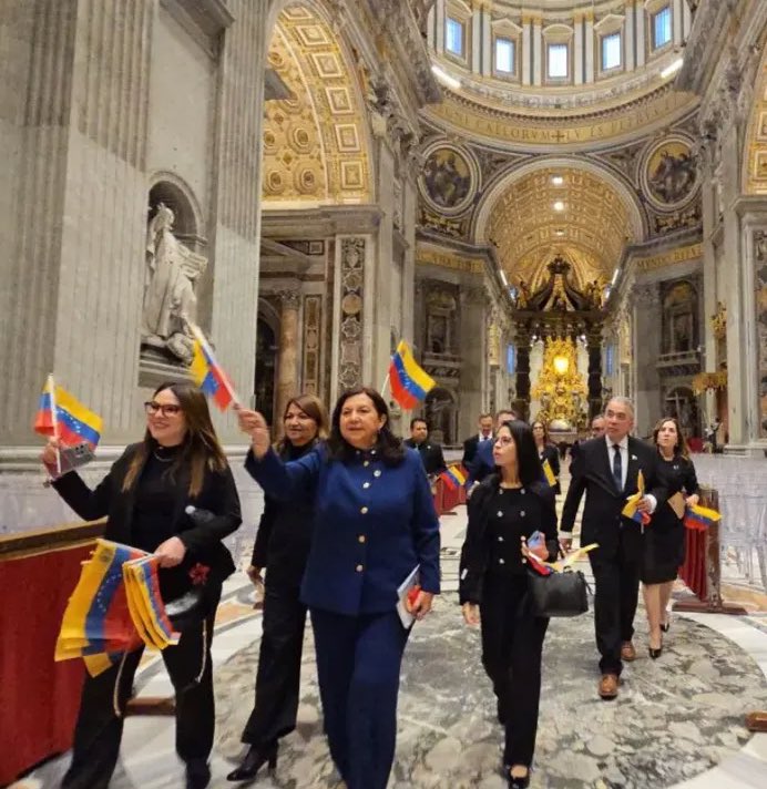 ¡Orgullosos de ser Venezolanos!

Concluída la canonización de San José Gregorio Hernández Cisneros y Santa Madre Carmen Rendiles Martínez, hemos fortalecido nuestra fé y estamos más convencidos que será juntos cómo forjaremos en Paz una gran #Venezuela.

#19Octubre