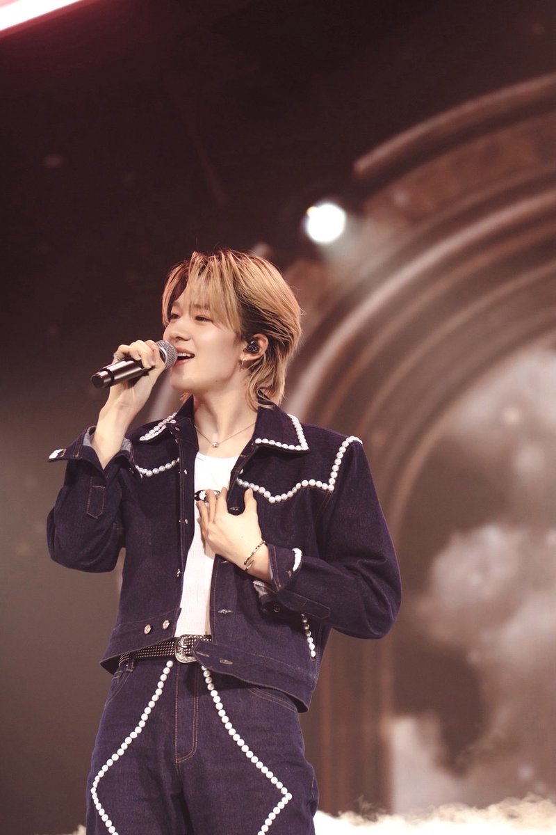 DMDMusicTH's tweet image. ภาพบรรยากาศของ “นุนิว” @CwrNew ในงาน DA20th CONCERT THE ENDORPHINE EFFECT 🎤🎵

ขอขอบคุณ “คุณดา เอ็นโดรฟิน” ที่ให้เกียรติ “นุนิว” ได้มามอบความสุข พร้อมโชว์สุดพิเศษในวันนี้นะคะ 🥰

และขอบคุณทุกคนที่มาหากันในวันนี้ รวมถึงทุกคนที่รับชมจากทางบ้านด้วยนะคะ 🫶🏻✨

#DA20ConcertxNuNewD2…