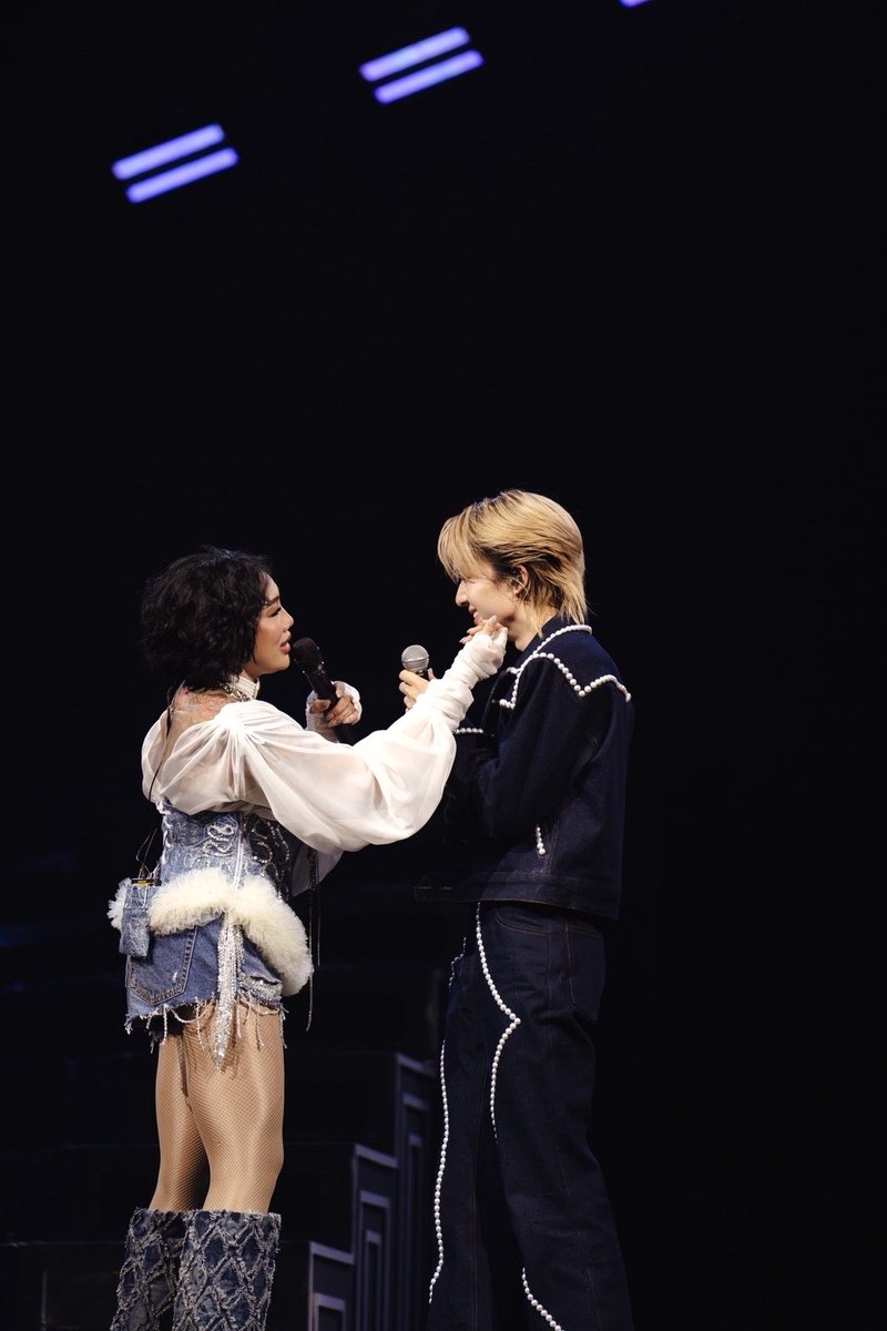 DMDMusicTH's tweet image. ภาพบรรยากาศของ “นุนิว” @CwrNew ในงาน DA20th CONCERT THE ENDORPHINE EFFECT 🎤🎵

ขอขอบคุณ “คุณดา เอ็นโดรฟิน” ที่ให้เกียรติ “นุนิว” ได้มามอบความสุข พร้อมโชว์สุดพิเศษในวันนี้นะคะ 🥰

และขอบคุณทุกคนที่มาหากันในวันนี้ รวมถึงทุกคนที่รับชมจากทางบ้านด้วยนะคะ 🫶🏻✨

#DA20ConcertxNuNewD2…