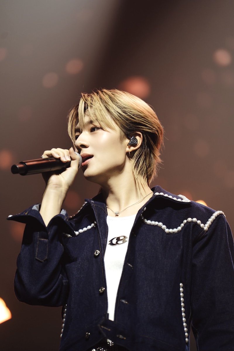 DMDMusicTH's tweet image. ภาพบรรยากาศของ “นุนิว” @CwrNew ในงาน DA20th CONCERT THE ENDORPHINE EFFECT 🎤🎵

ขอขอบคุณ “คุณดา เอ็นโดรฟิน” ที่ให้เกียรติ “นุนิว” ได้มามอบความสุข พร้อมโชว์สุดพิเศษในวันนี้นะคะ 🥰

และขอบคุณทุกคนที่มาหากันในวันนี้ รวมถึงทุกคนที่รับชมจากทางบ้านด้วยนะคะ 🫶🏻✨

#DA20ConcertxNuNewD2…