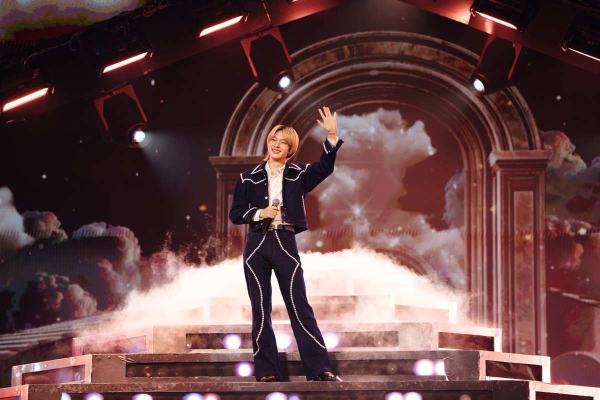 faholic's tweet image. ขอบคุณพี่ดามากๆๆที่ให้น้องนุนิวไปร่วมร้องเพลงบนเวที และดีใจกับน้องนุนิวที่มีคนรักคนเอ็นดูขนาดนี้ ขอให้เป็นที่รักของทุกคนตลอดไปและบินขึ้นไปสูงๆอีกเลยน้า i’m always here to support whatever you do 🤍

#DA20ConcertxNuNew
#JulasHerbXDA20Concert
#NuNew @CwrNew