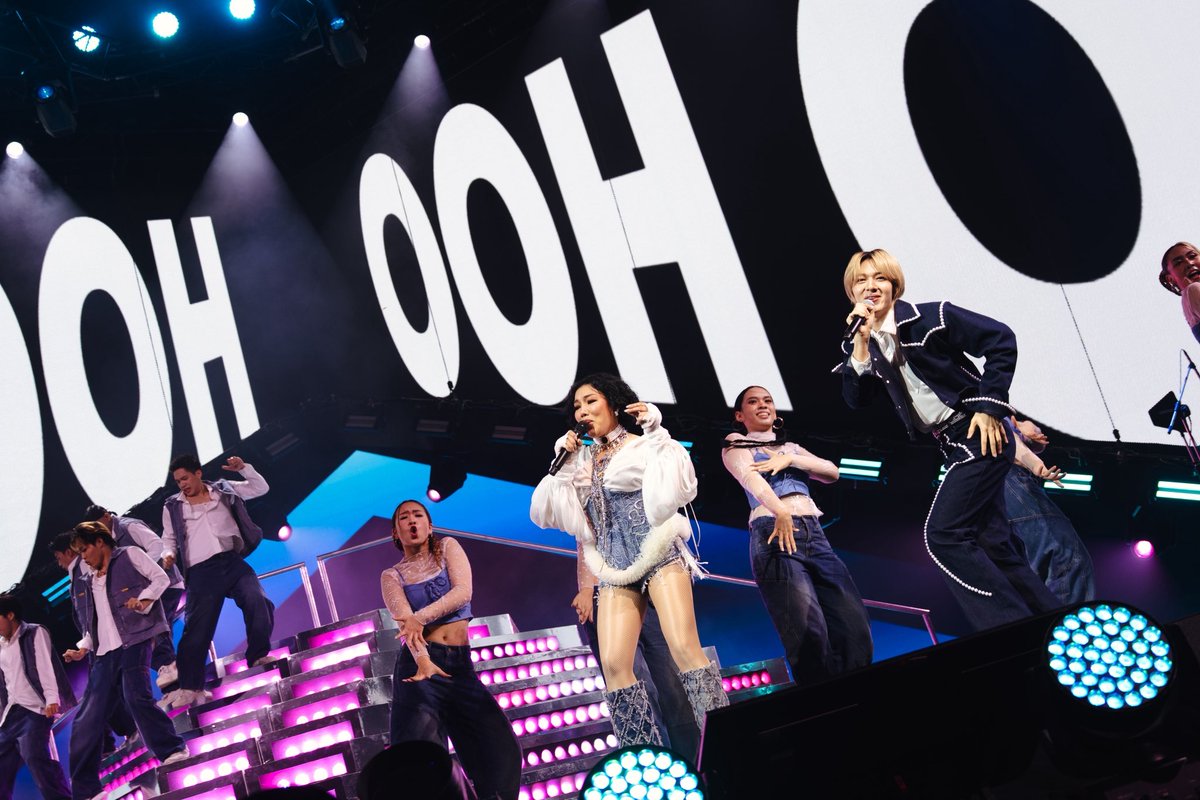 faholic's tweet image. ขอบคุณพี่ดามากๆๆที่ให้น้องนุนิวไปร่วมร้องเพลงบนเวที และดีใจกับน้องนุนิวที่มีคนรักคนเอ็นดูขนาดนี้ ขอให้เป็นที่รักของทุกคนตลอดไปและบินขึ้นไปสูงๆอีกเลยน้า i’m always here to support whatever you do 🤍

#DA20ConcertxNuNew
#JulasHerbXDA20Concert
#NuNew @CwrNew