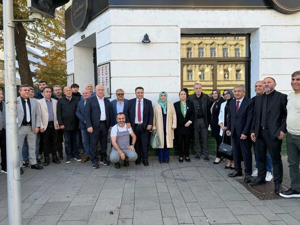 uidwien's tweet image. Diyarbakır Milletvekili Sayın Oya Eronat ve UID Genel Merkez Kadın Kolları Başkanımız Sayın Fadime Kara, bugün Viyana’da sivil toplum kuruluşu temsilcileri ve medya mensuplarıyla bir araya geldi.

@eronat_oya @U_I_D